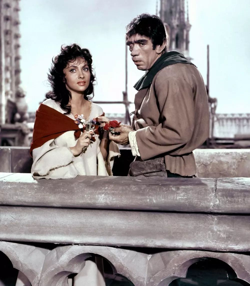 在电影中追寻巴黎圣母院