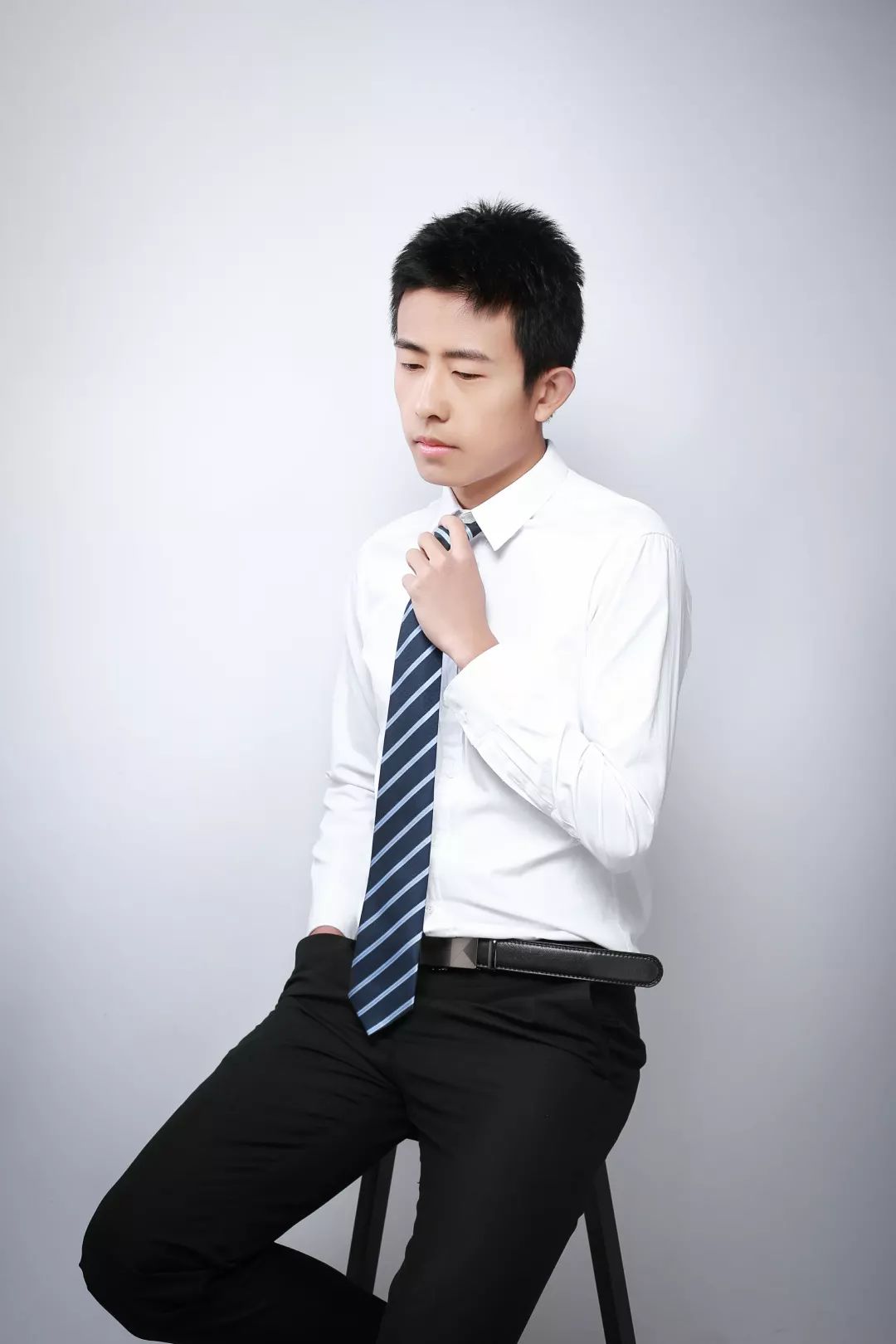 "左右滑动查看真与假合照宣传视频施洁严蕴赵思琪任晋辉吴宛谕段岫