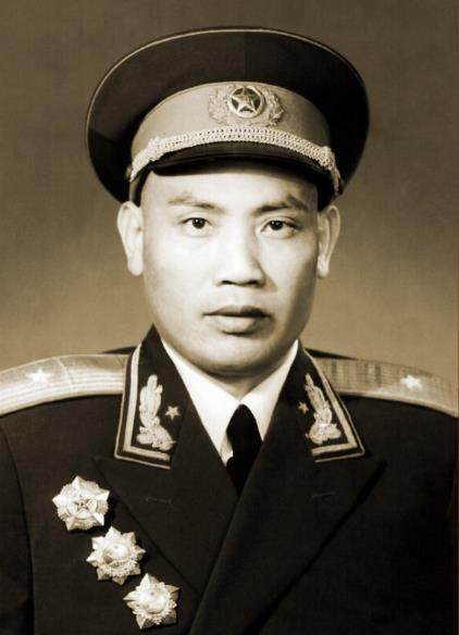 他被七倍敌军包围,率部杀出后林彪不相信,问:你是团长?才27岁