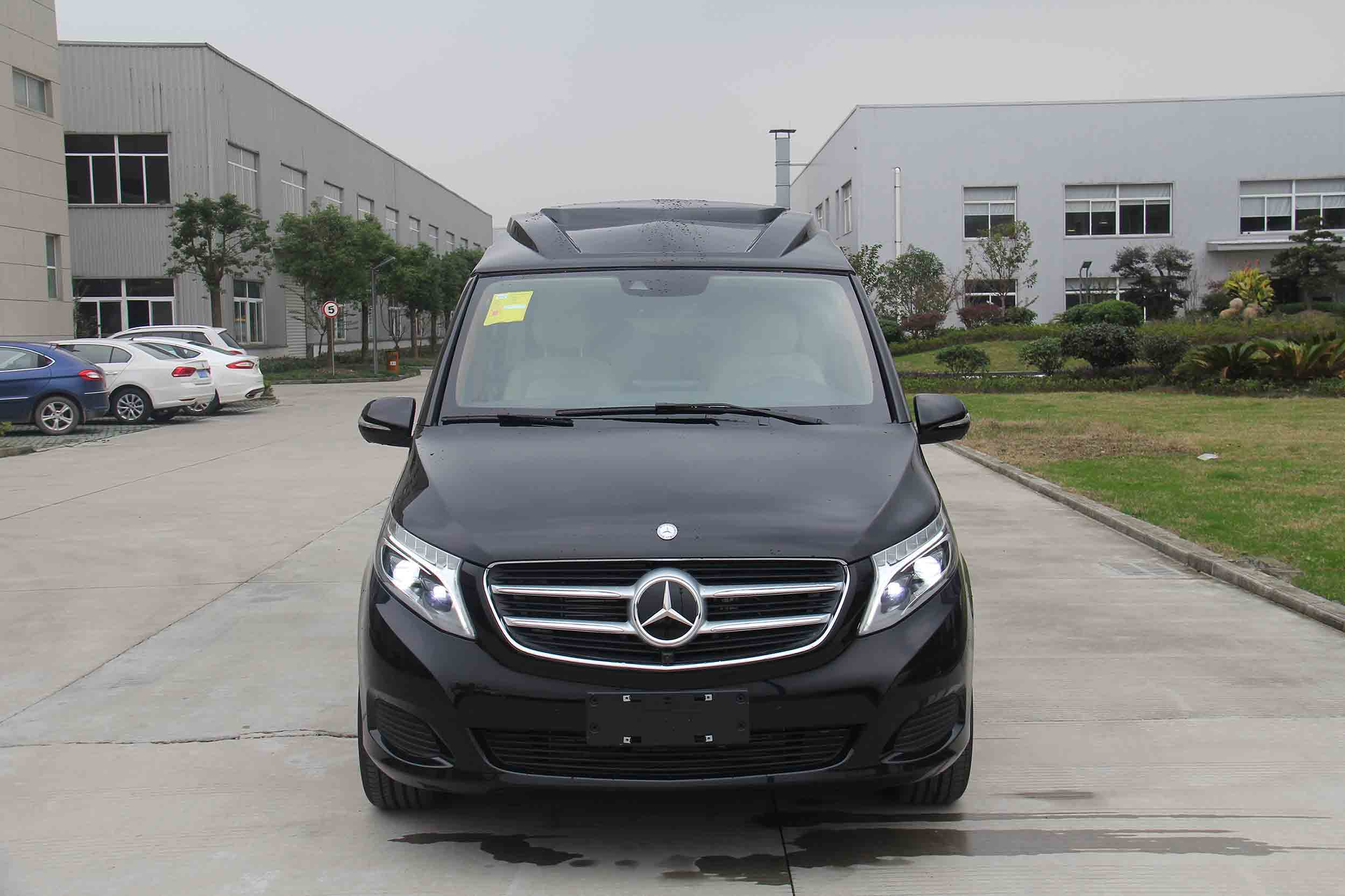 奔驰v-星赫版商务车,白色格调