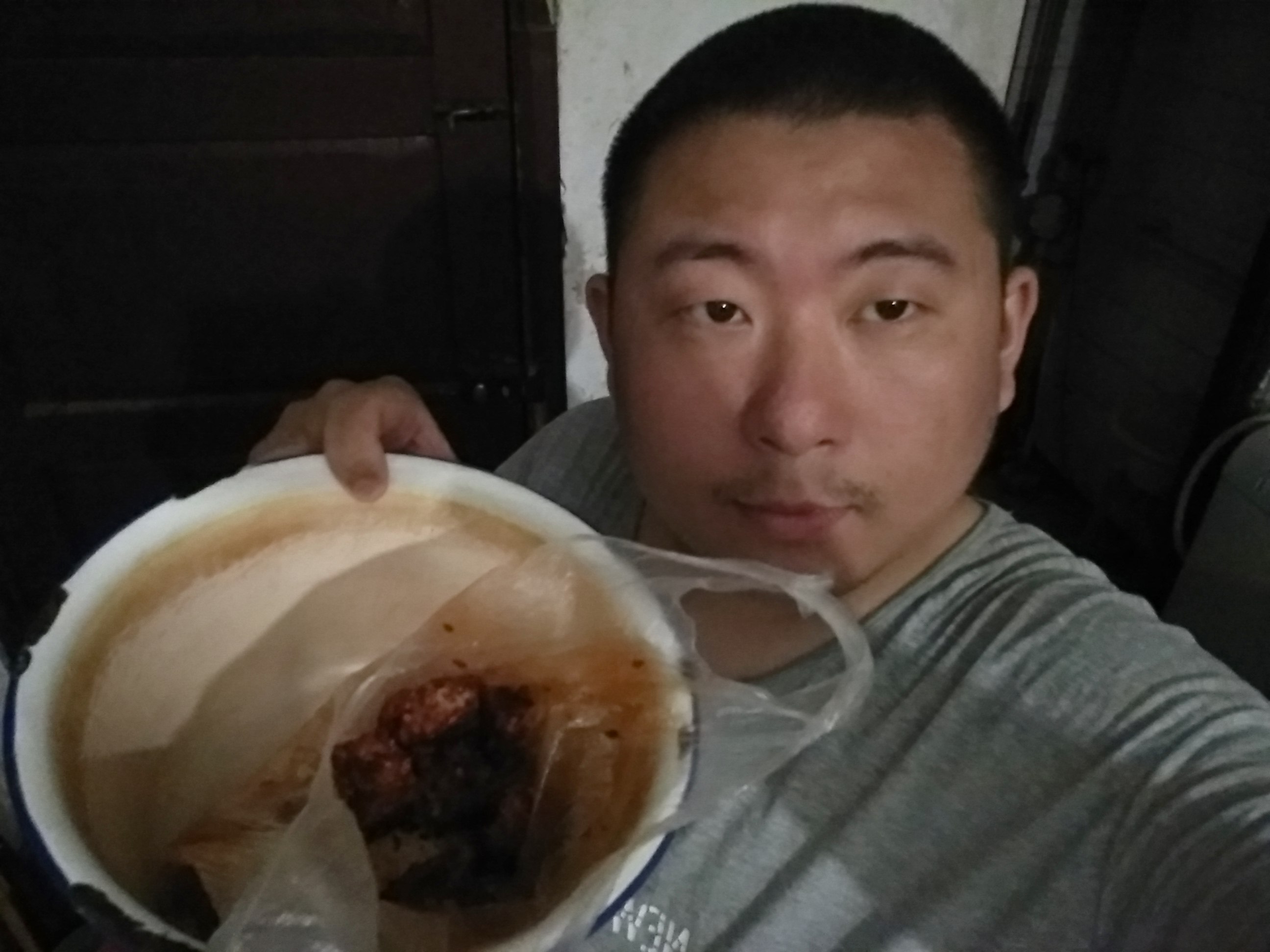 重慶窮命男子的2 5窮人模式創造財富!_稀飯