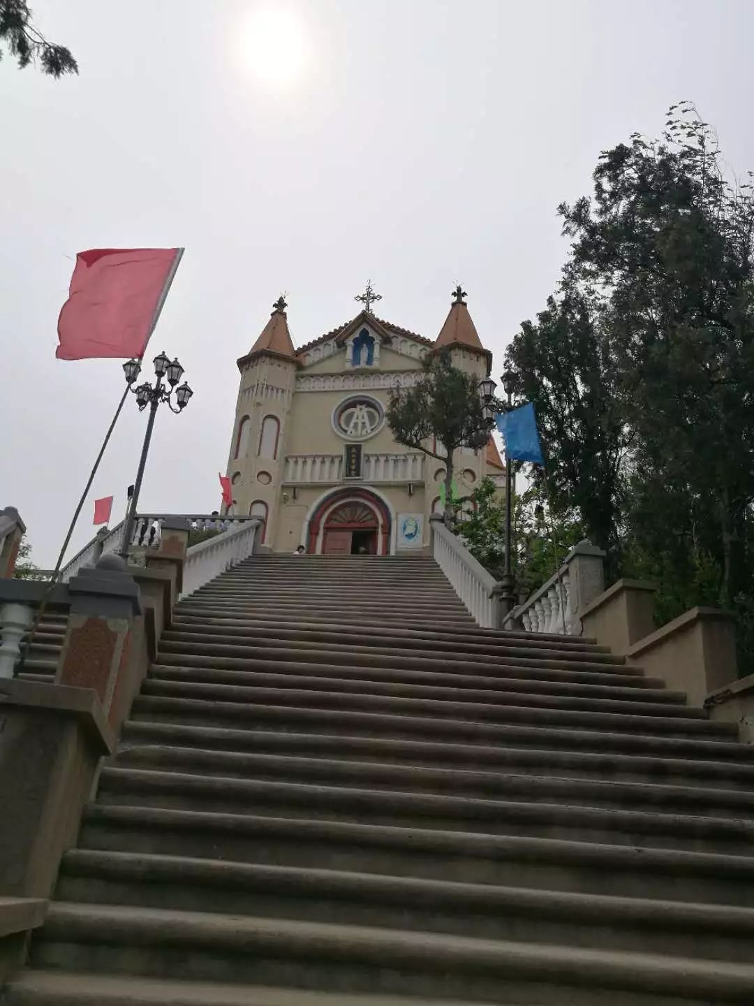 平阴圣母山教堂图片