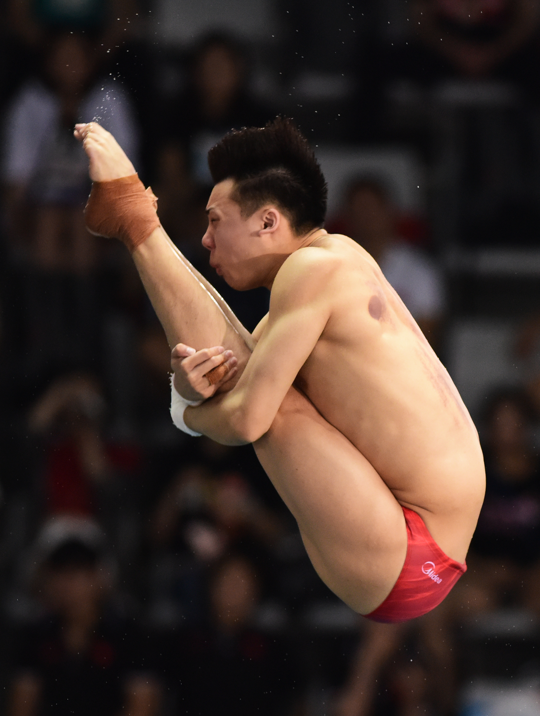 跳水——全国冠军赛:陈艾森获男子10米跳台亚军