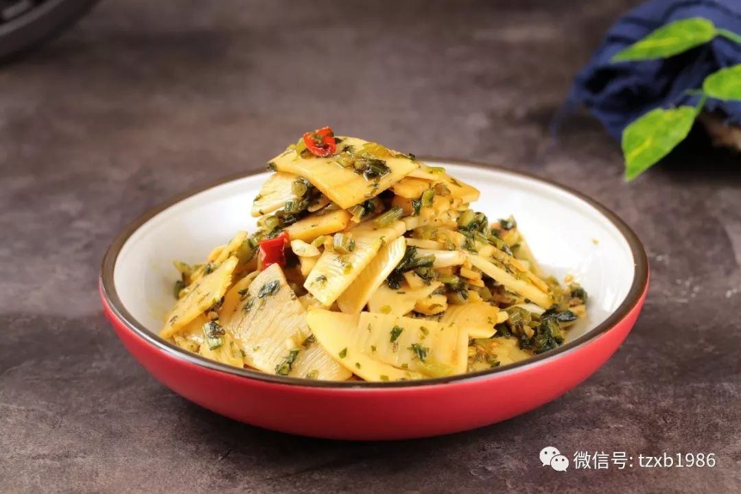 三月的和风细雨,催得春笋一个劲地往上冒,这个季节里,它可是鲜美的代