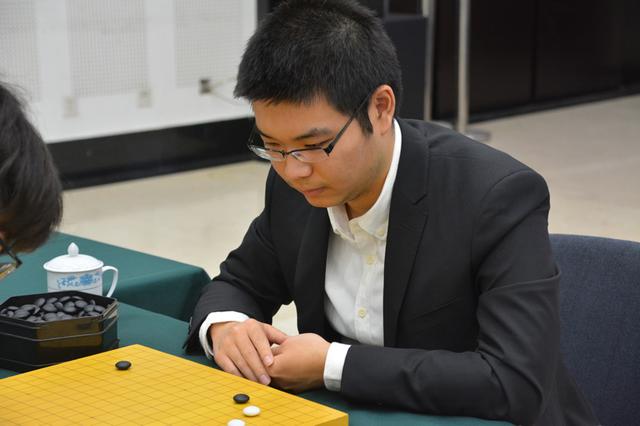 倡棋杯卫冕冠军芈昱廷晋级六世界冠军先进8强