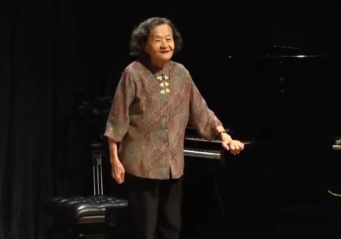 89岁钢琴家巫漪丽去世曾上央视演奏梁祝老人家一路走好