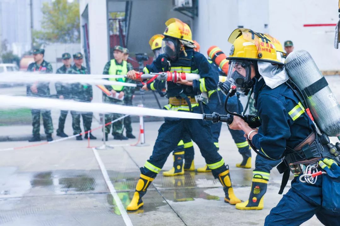 火线英雄消防队训练图片