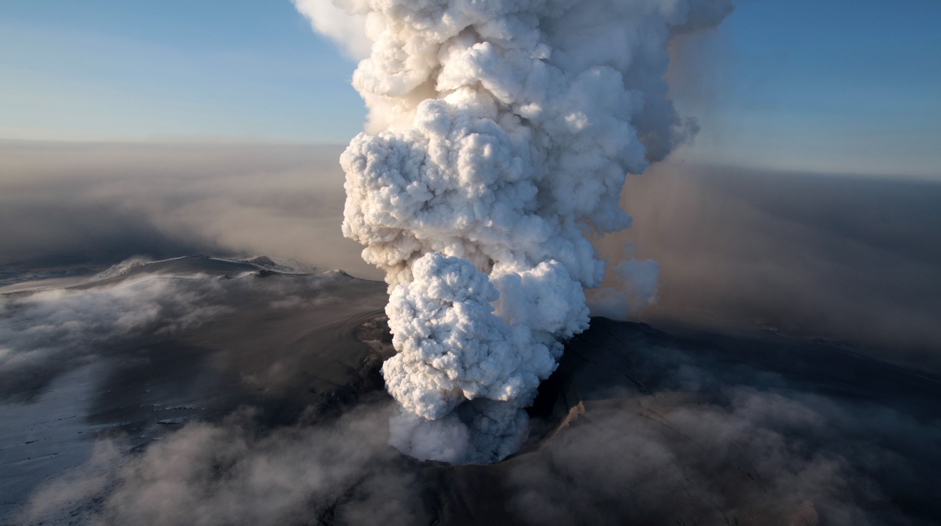 原创世界火山第一国国土靠火山喷发形成比江苏小却有超200座火山