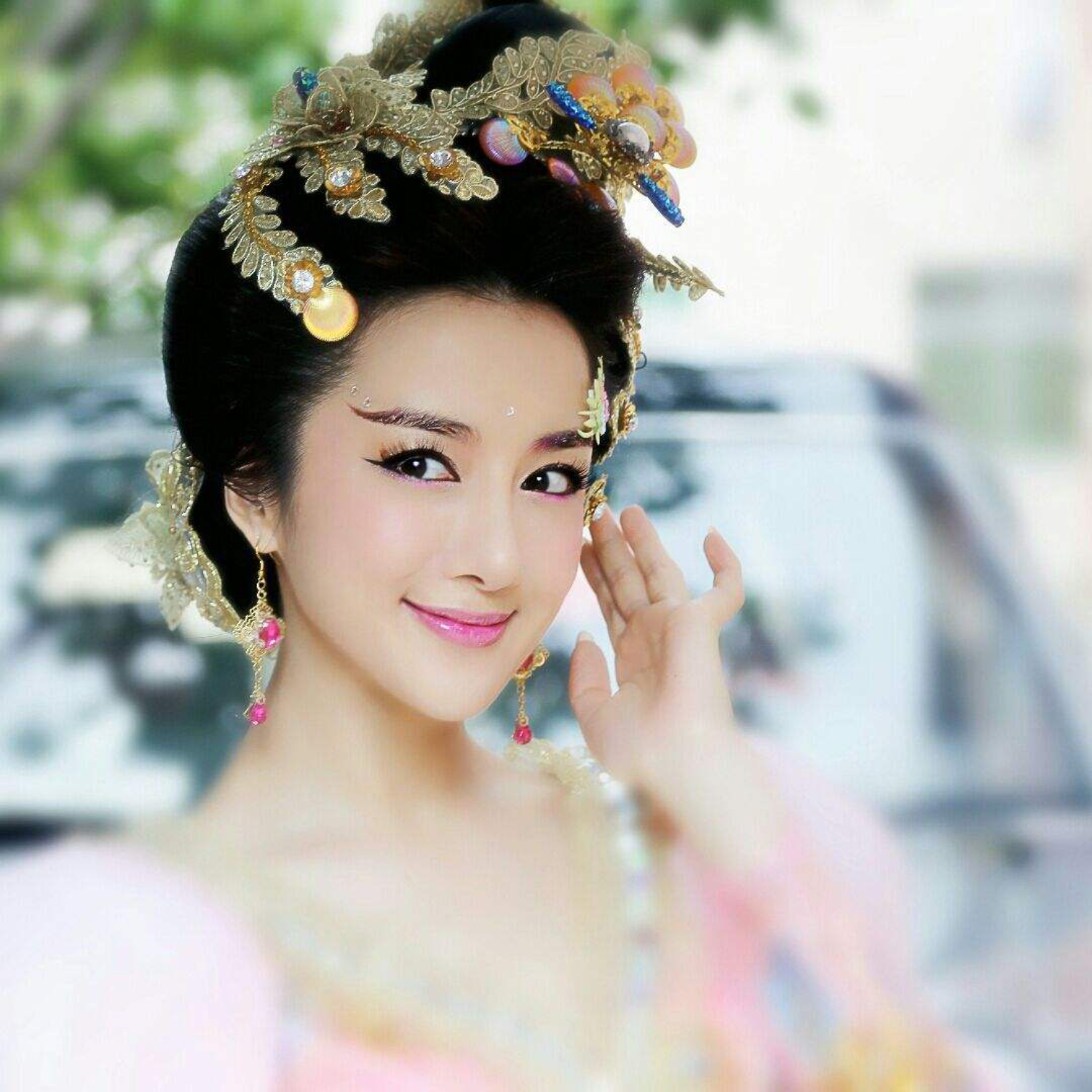 李晓依在2011年封神榜中饰演的苏妲己胡仙儿;妲己本人是一个善良的