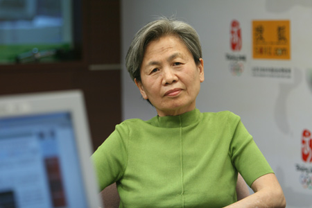 四,二女儿宋彬彬二女儿叫宋彬彬,1947年出生,曾到美国麻省理工学院