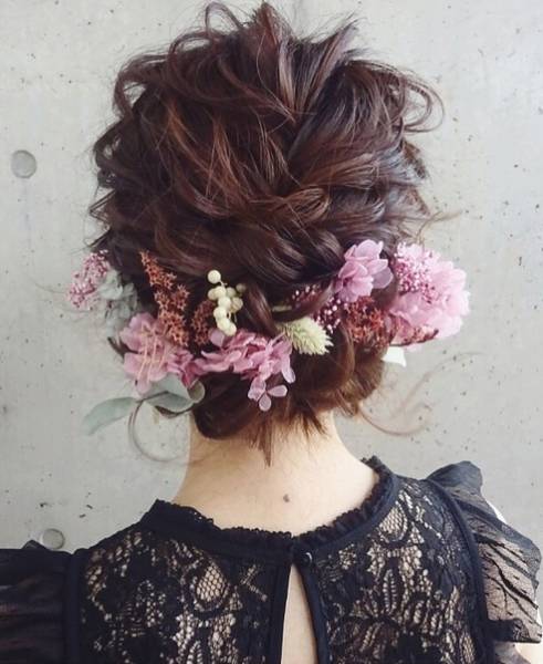 唯美的鲜花新娘发型背影杀仙美极了