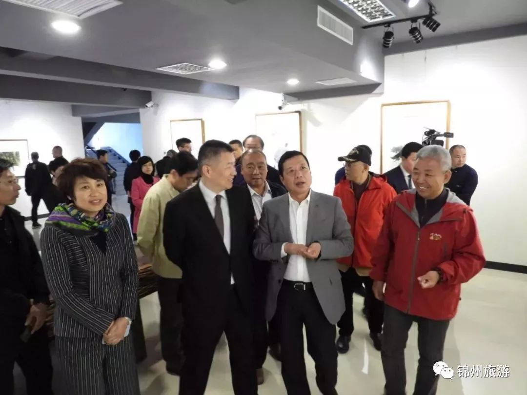辽宁省文化和旅游厅党组副书记,副厅长王晓江出席开幕式并参观了展览