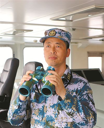 海军北海舰队某防险救生支队"长岛号"援潜救生船所到之处,亮出的是大