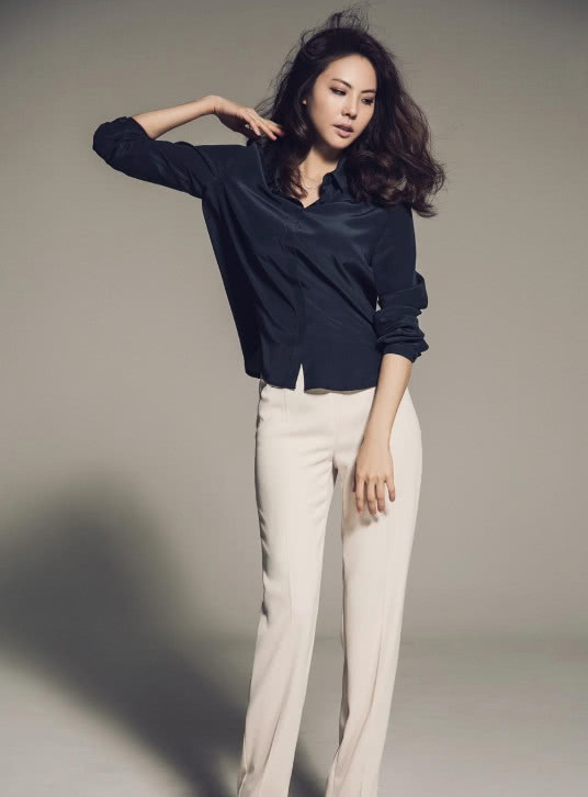 与男友相差8岁 韩国歌手朴志胤结婚