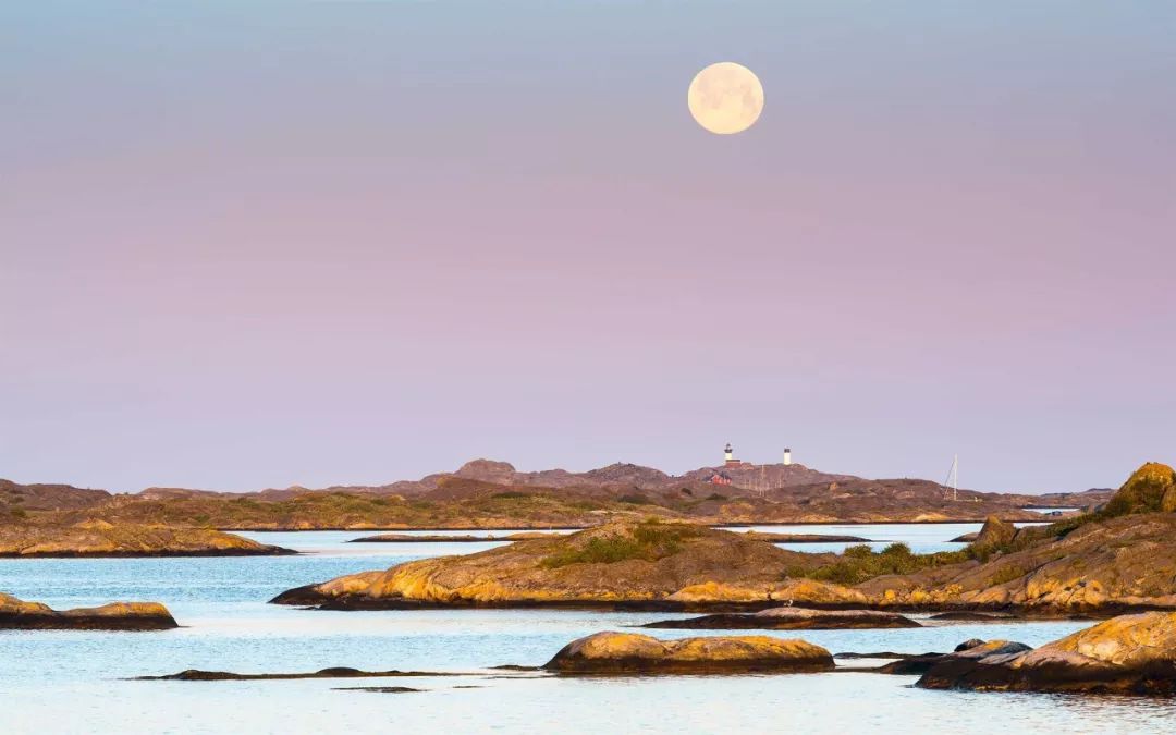 位於公園內ursholmen的燈塔photo: martin borg / nationalparksof