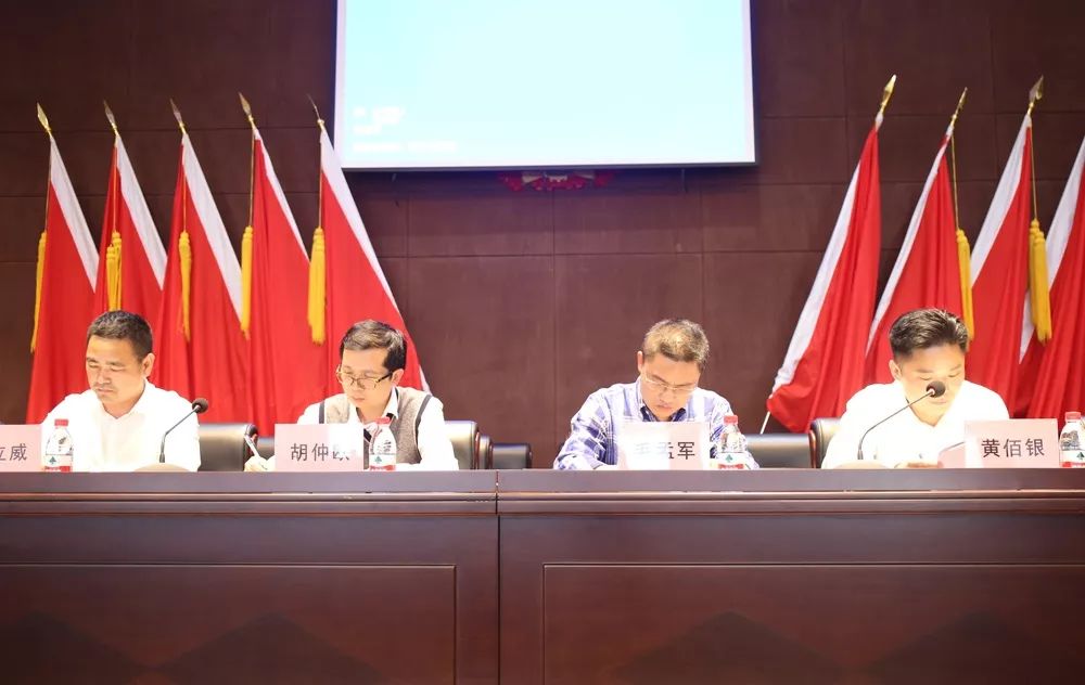 滨海经济开发区管委会主任毛孟军,开发区党工委副书记黄佰银,慈溪市