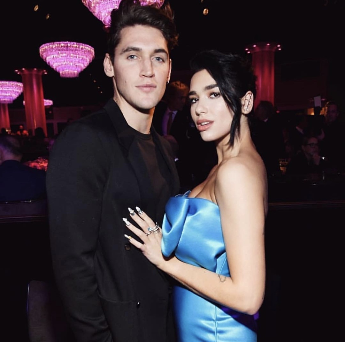 日常狗糧所以再談到幸福女人dua lipa的男友isaac,就要糾正