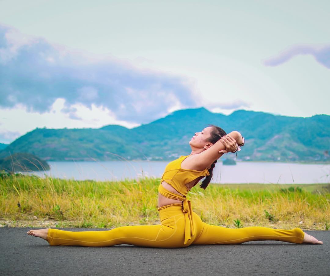 是可以控制自己的身材的人 而这三种在瑜伽女人的身上发挥得淋漓尽致