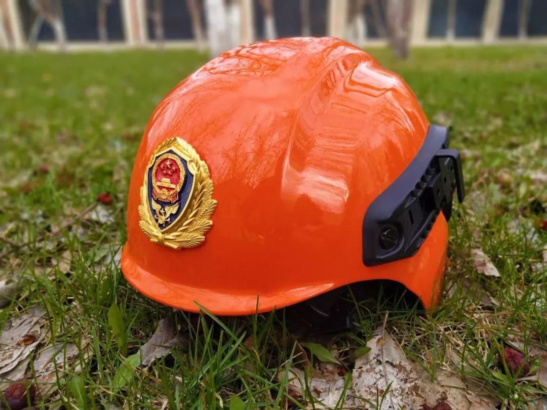 森林消防员头盔图片