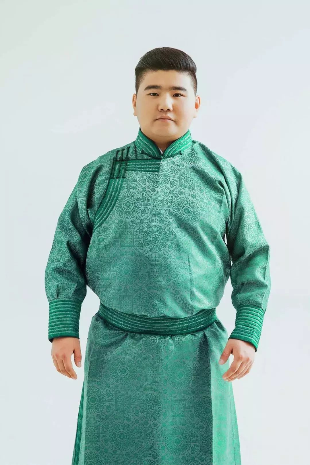 蒙古族帅哥道力根在国际声乐大赛上获得季军