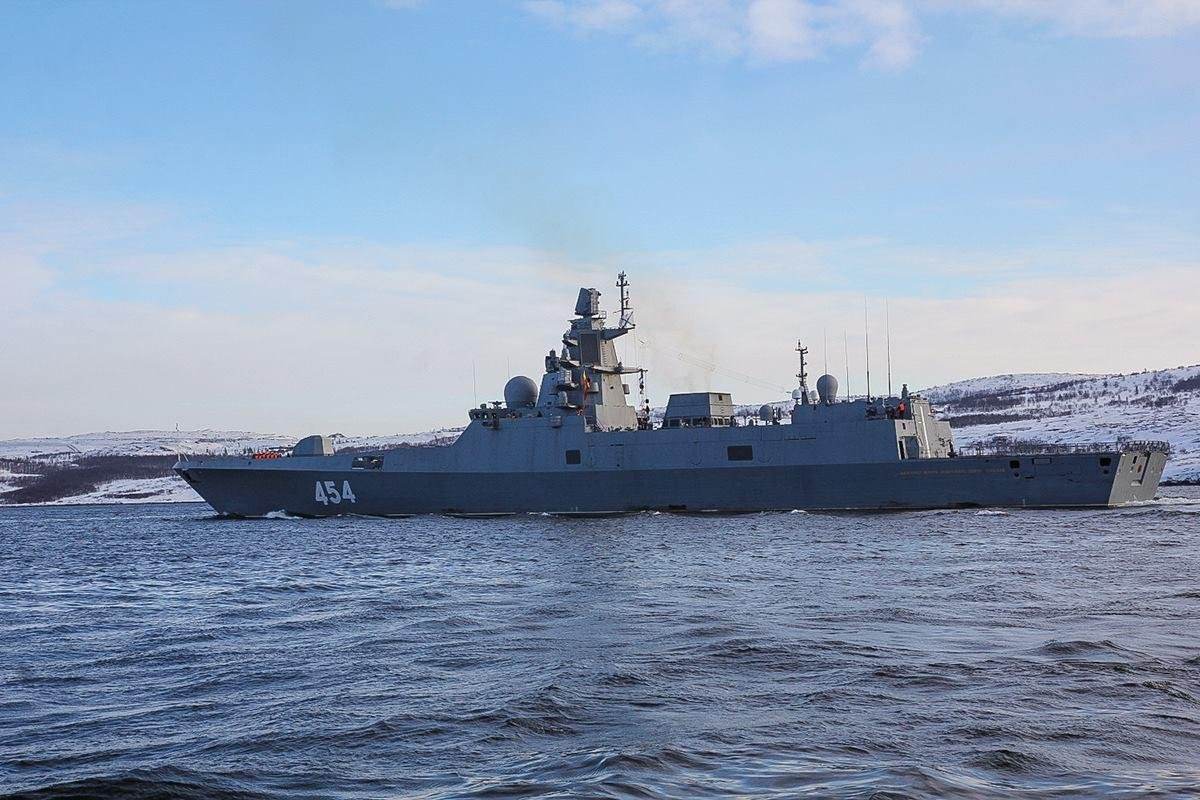 新罗西斯克号航空母舰图片