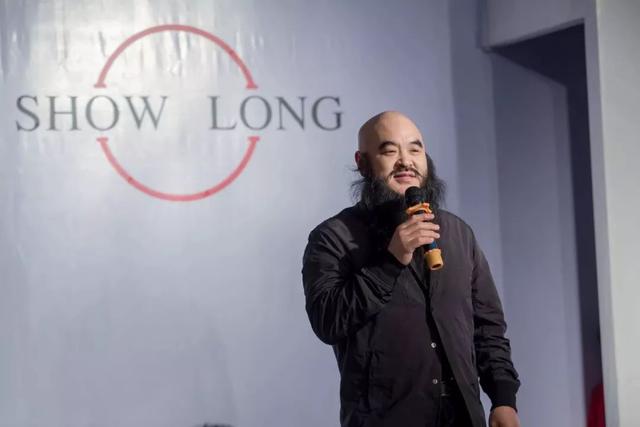 舒朗董事长吴健民上台致辞舒朗董事长吴健民指出,目前形势是舒朗发展