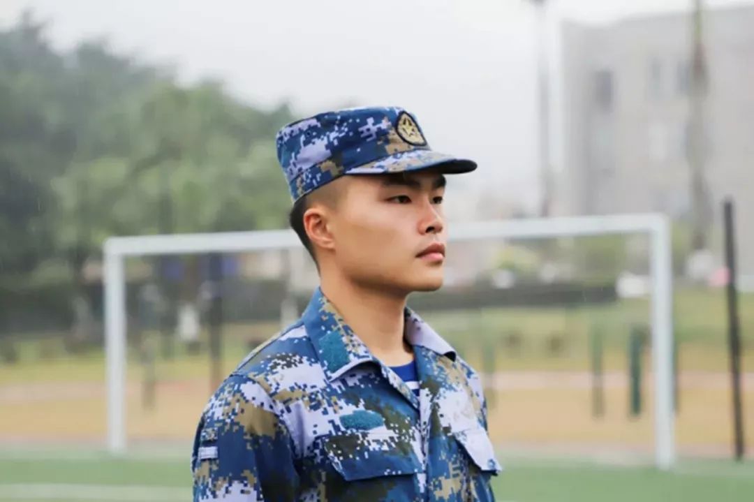 人民海军七十年bnuzer用军蓝迷彩致敬青春