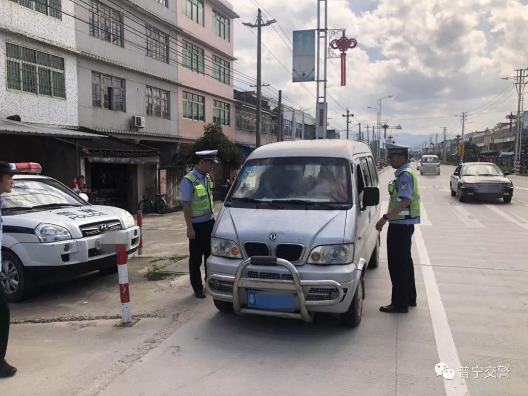 大行动揭阳交警设卡严查各类交通违法行为近300人受到处罚