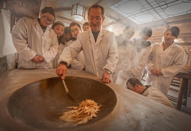 中药有毒是的中药炮制法可降低或消除药物的毒性