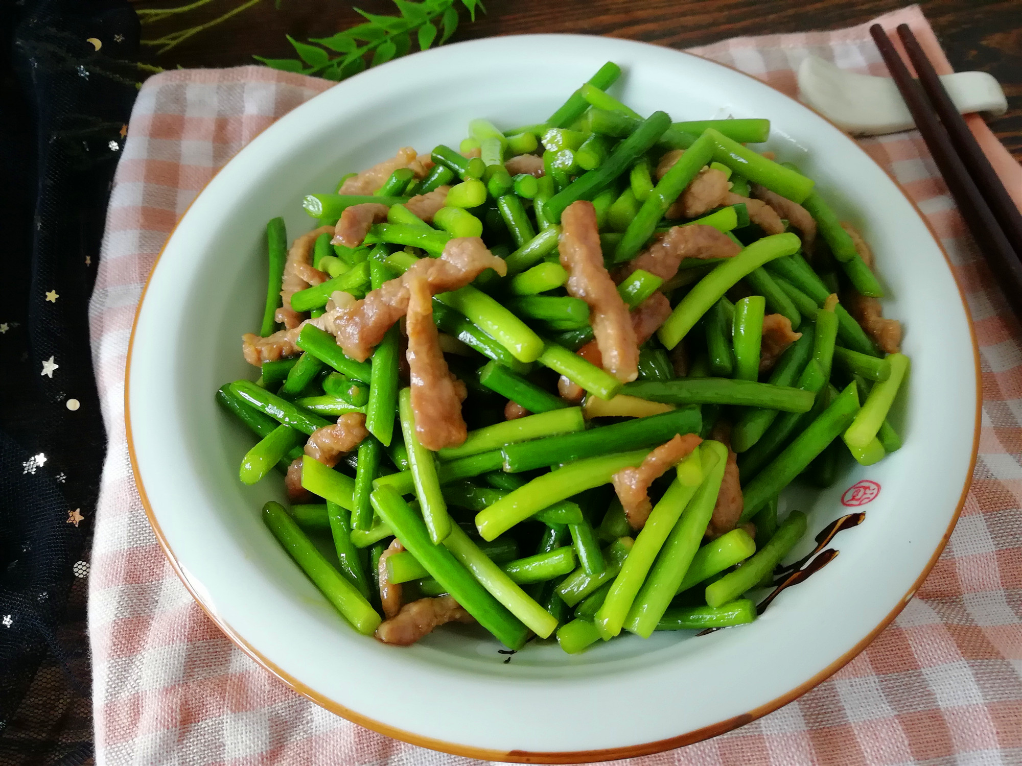 家常蒜苔炒肉图片