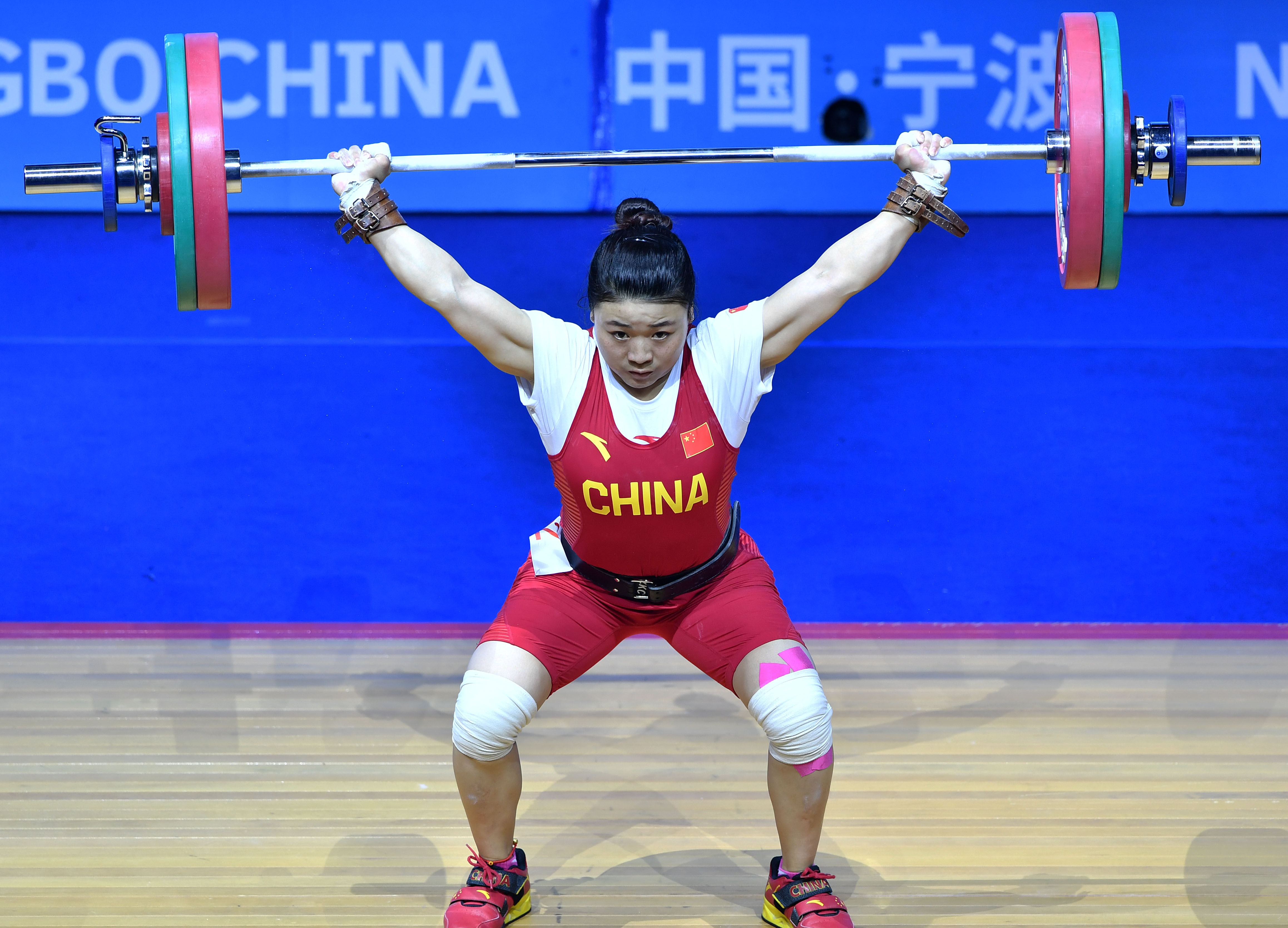 举重锦标赛暨2020年东京奥运会资格赛女子59公斤级比赛中,中国选手