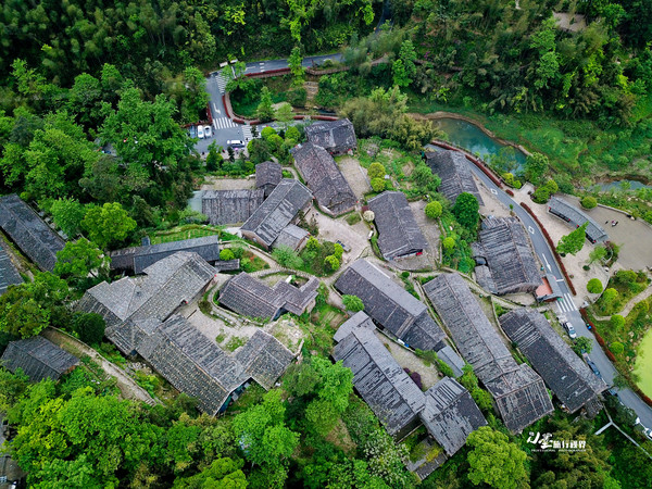 它的名字叫碗窑村,位于苍南县桥墩镇境内,玉龙河谷中上游始建于明洪武