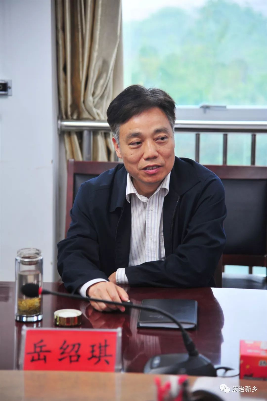 启动仪式上大家一起观看了《名人谈读书》微视频10名机关干部分别从