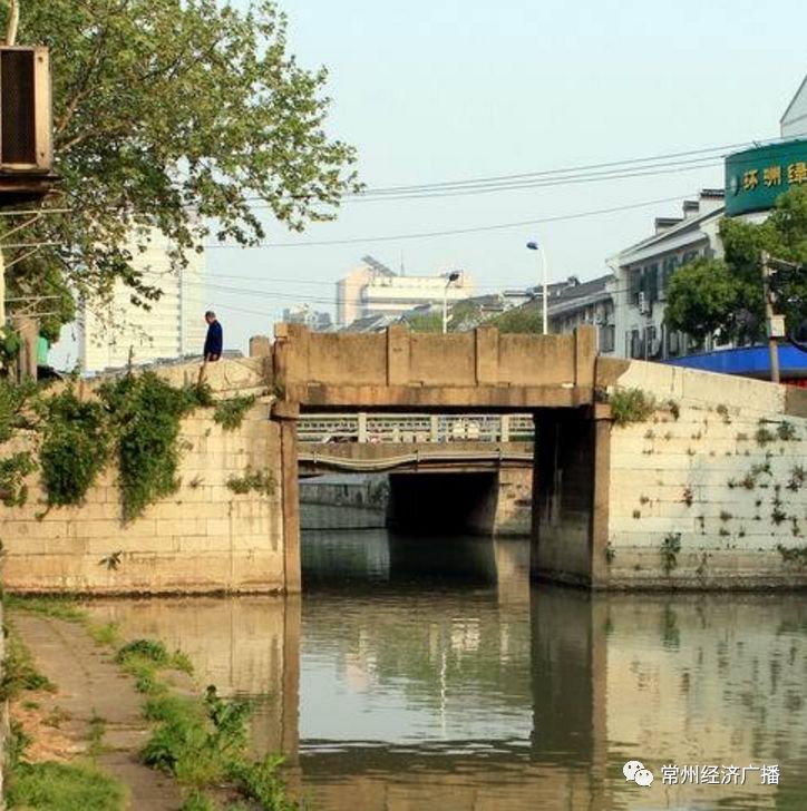 中新桥位于常州市青果巷与东下塘间的南市河上.