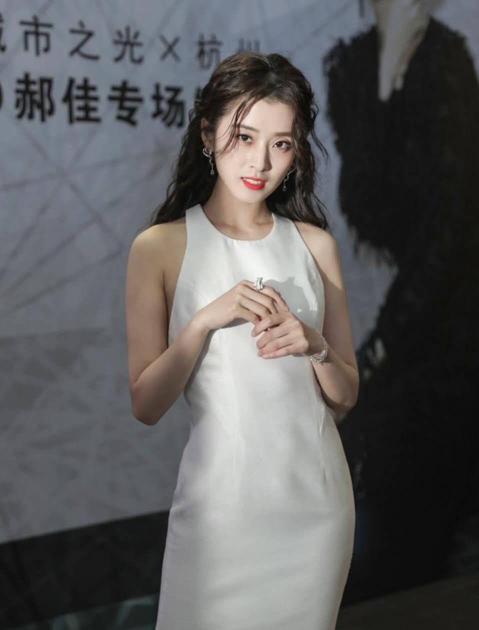 羽姑娘李若嘉甜美写真网友清新脱俗