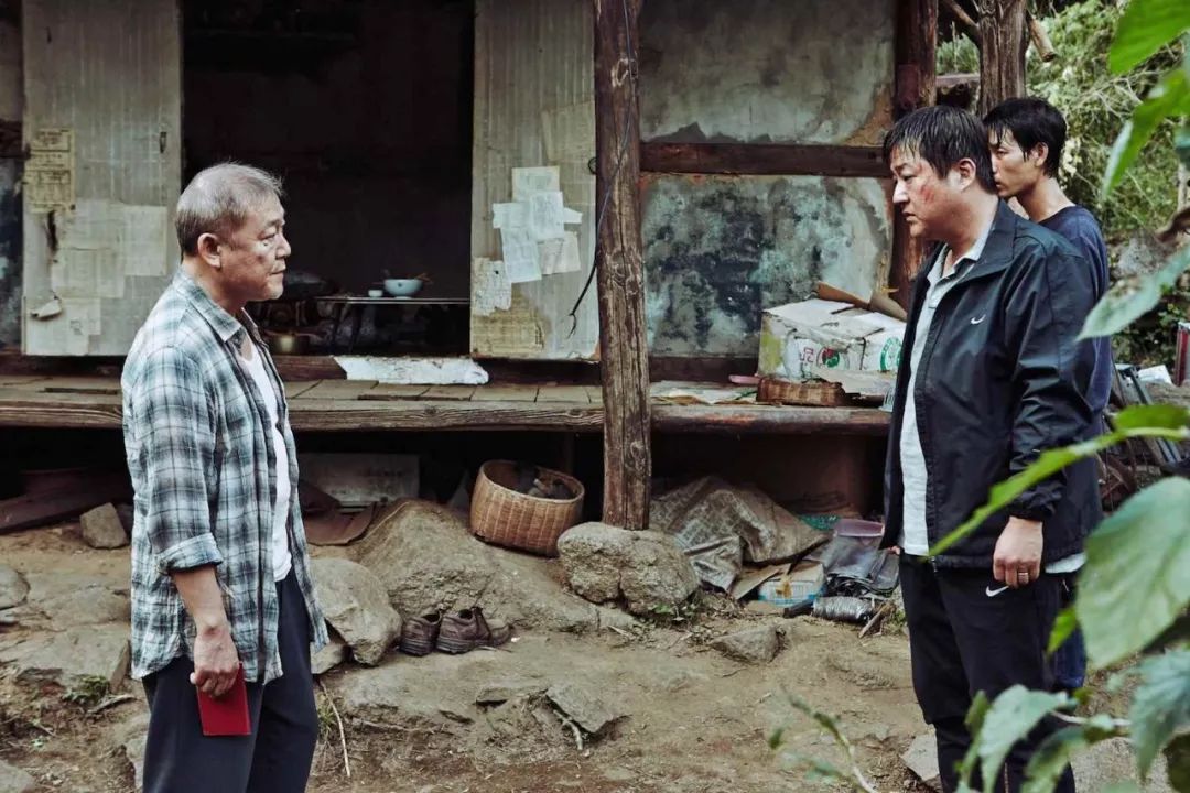 似乎裡面運了很多的映射,比如最簡單的一點:國村隼飾演的日本人無名