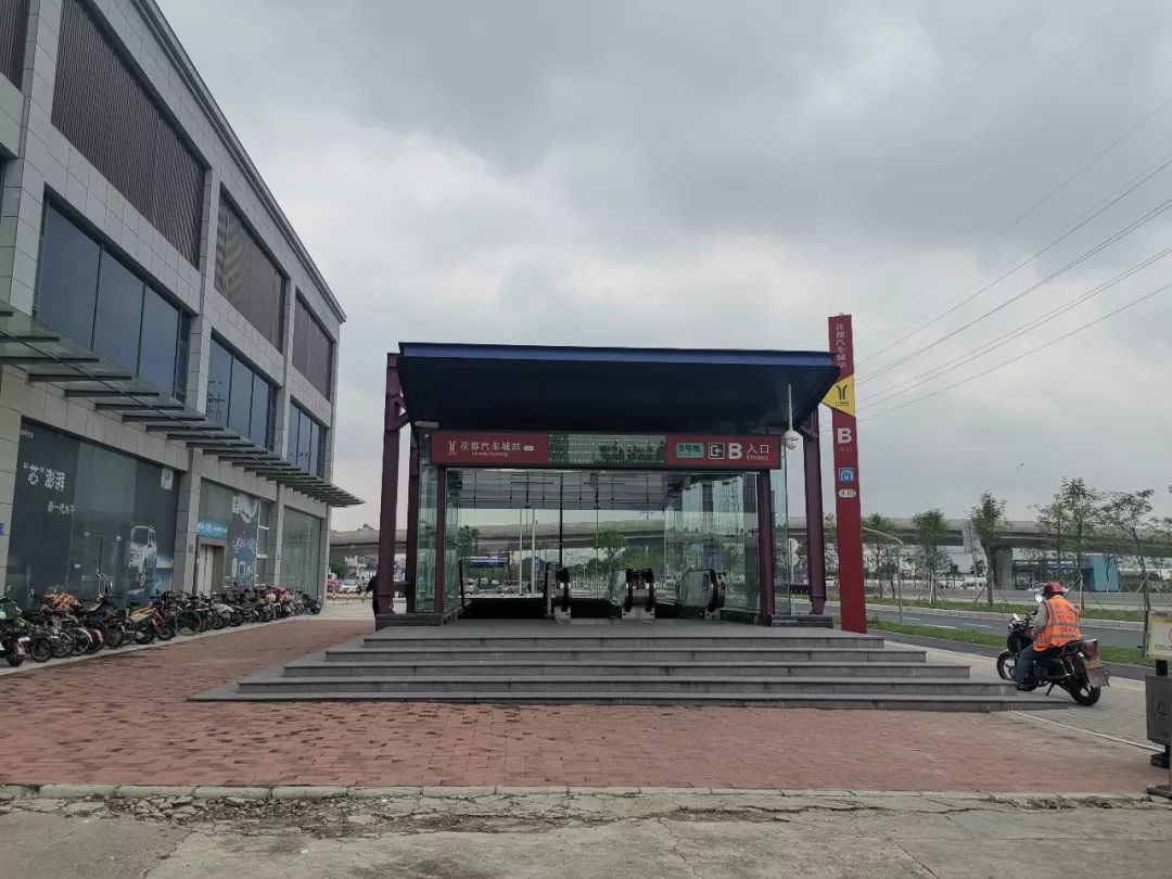 当天早上10点,记者从天河体育西地铁站出发,3号线高增站换乘9号线