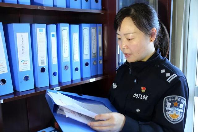 "苗蓉,一位普通的公安内勤女民警在平凡的岗位,进行不平凡的坚守.