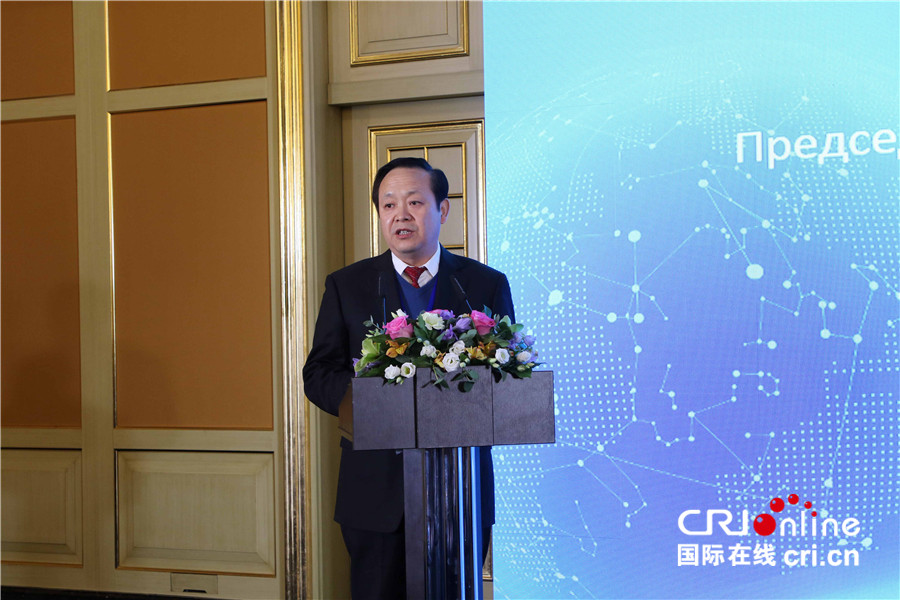 中国国际贸易促进委员会山西省委员会会长陈河才在推介会上致辞(摄影