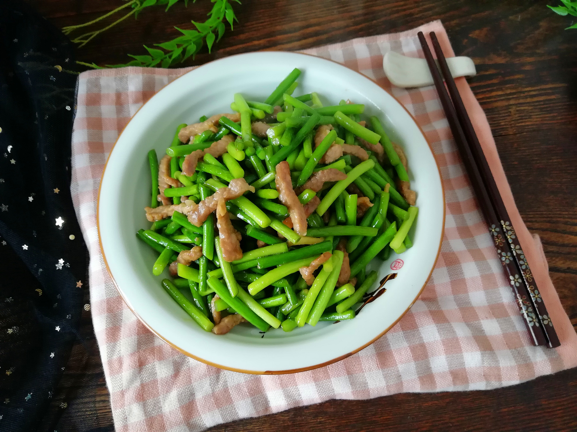 蒜台炒肉丝图片