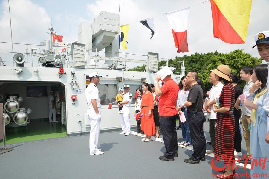 艦艇開放日!廣州700多名市民參觀海軍明星軍艦