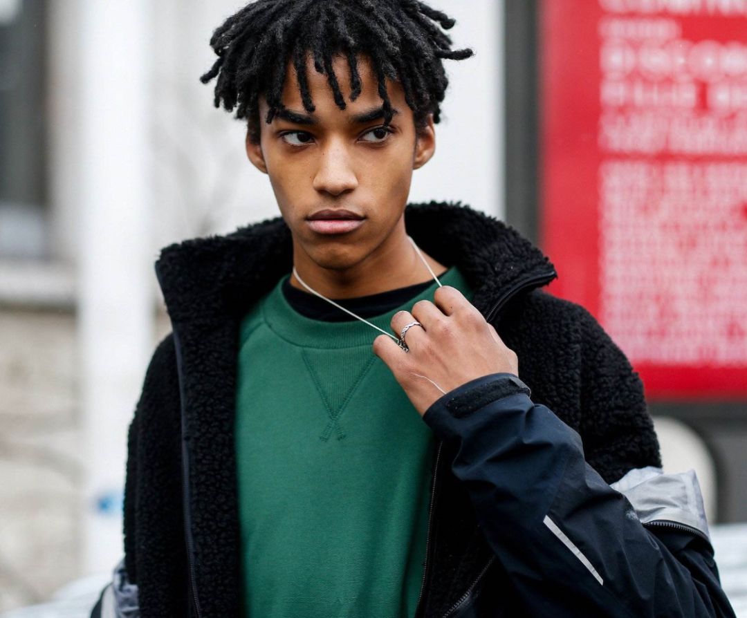 脏辫的种类▼脏辫▼扭博辫▼非洲辫▼贴头辫(地垄沟)脏辫的洗法第一步