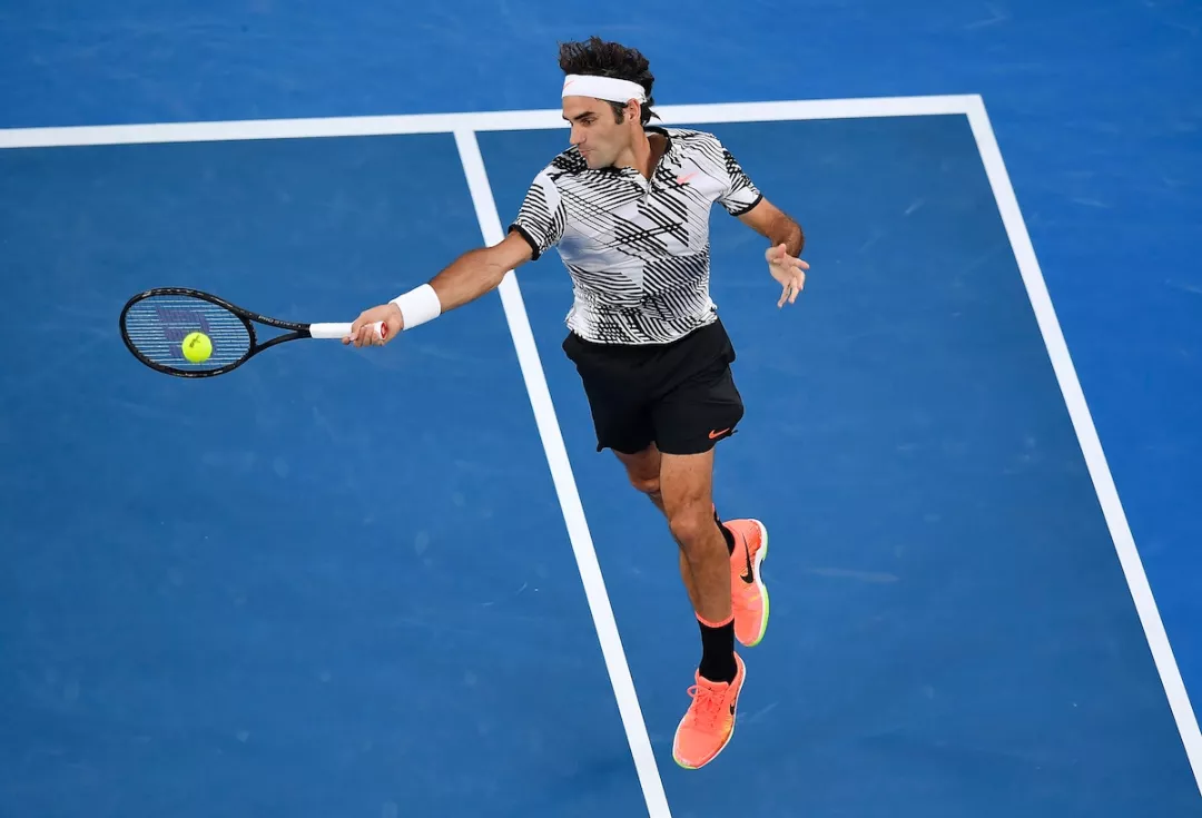 费德勒正手直臂击球,高速的转速和球速你也可以拥有!