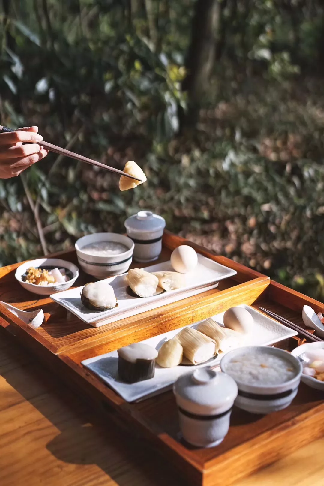 賞花喝茶看山景,夏日悠悠從峨眉山上的林中庭院開始_山居