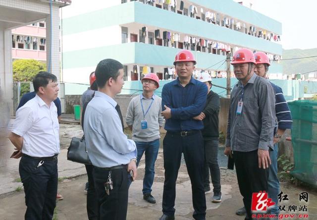 黄慧萍)4月23日下午,双牌县委副书记,县长肖质彬就城区学位建设开展