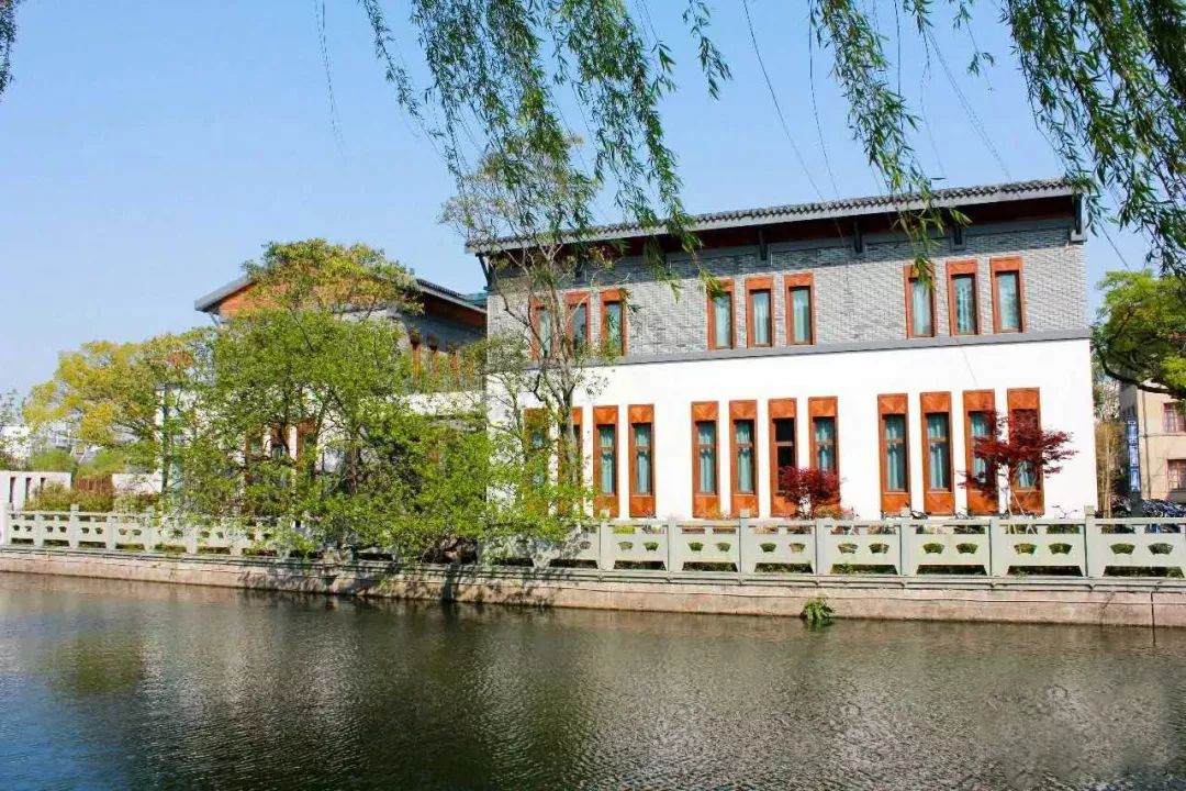 成为宁波第三所省一级重点高中二中成为浙江省首批二级重点中学1996年