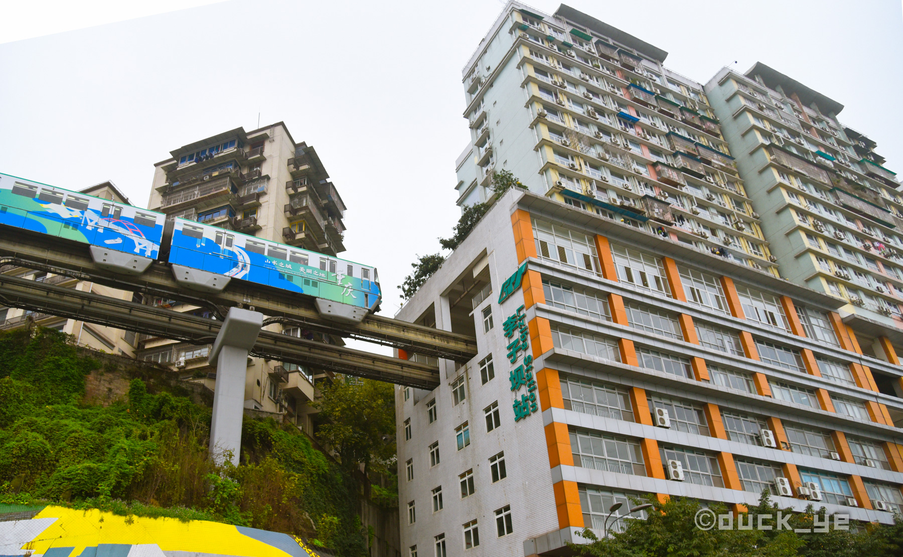 重庆,有个交通工具,能让你从空中解读重庆"立体交通"与"山城外型符号"
