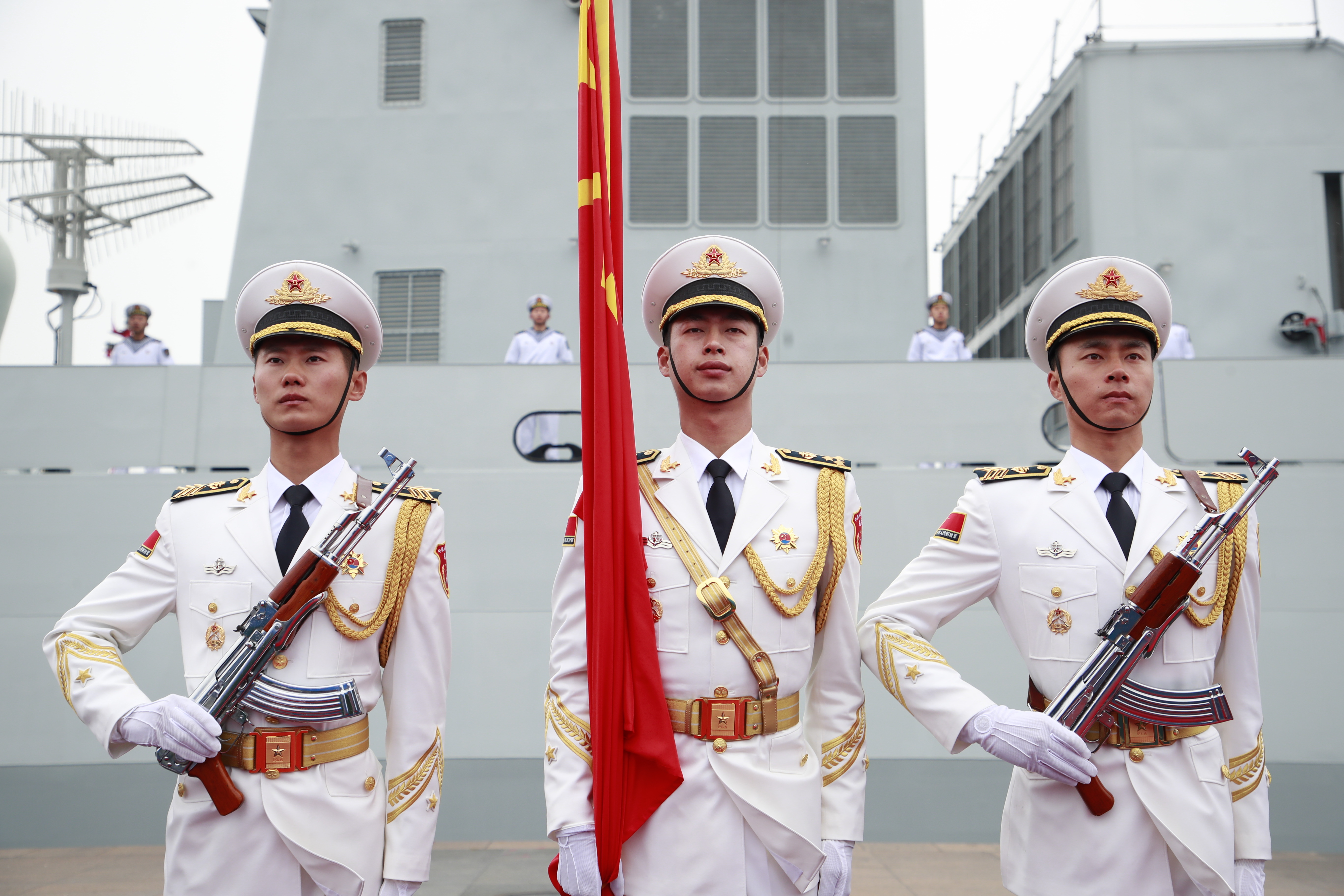 奏响新时代海上和平乐章——人民海军成立70周年海上阅兵活动纪实