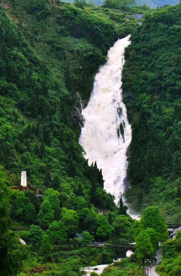 黄袍山瀑布图片