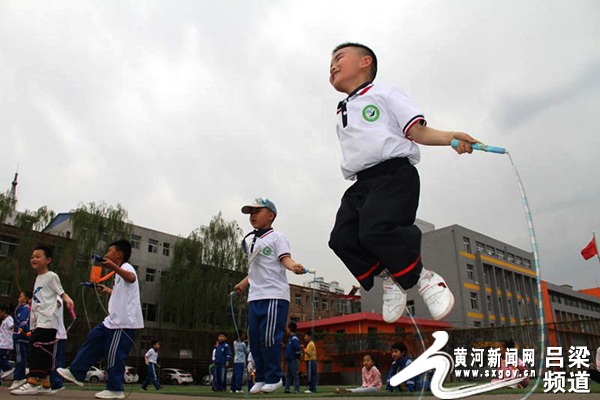 离石区东关小学第四届校园读书节暨校园运动会启幕